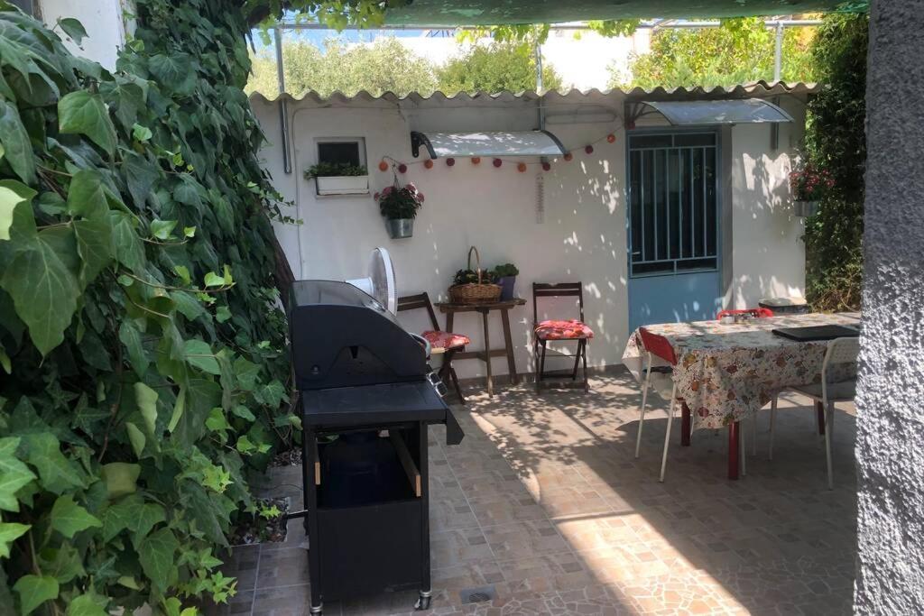 Ανακαινισμενη Μονοκατοικια 125 Τμ Στο Κεντρο Με Κηπο Mesolóngion Exterior foto